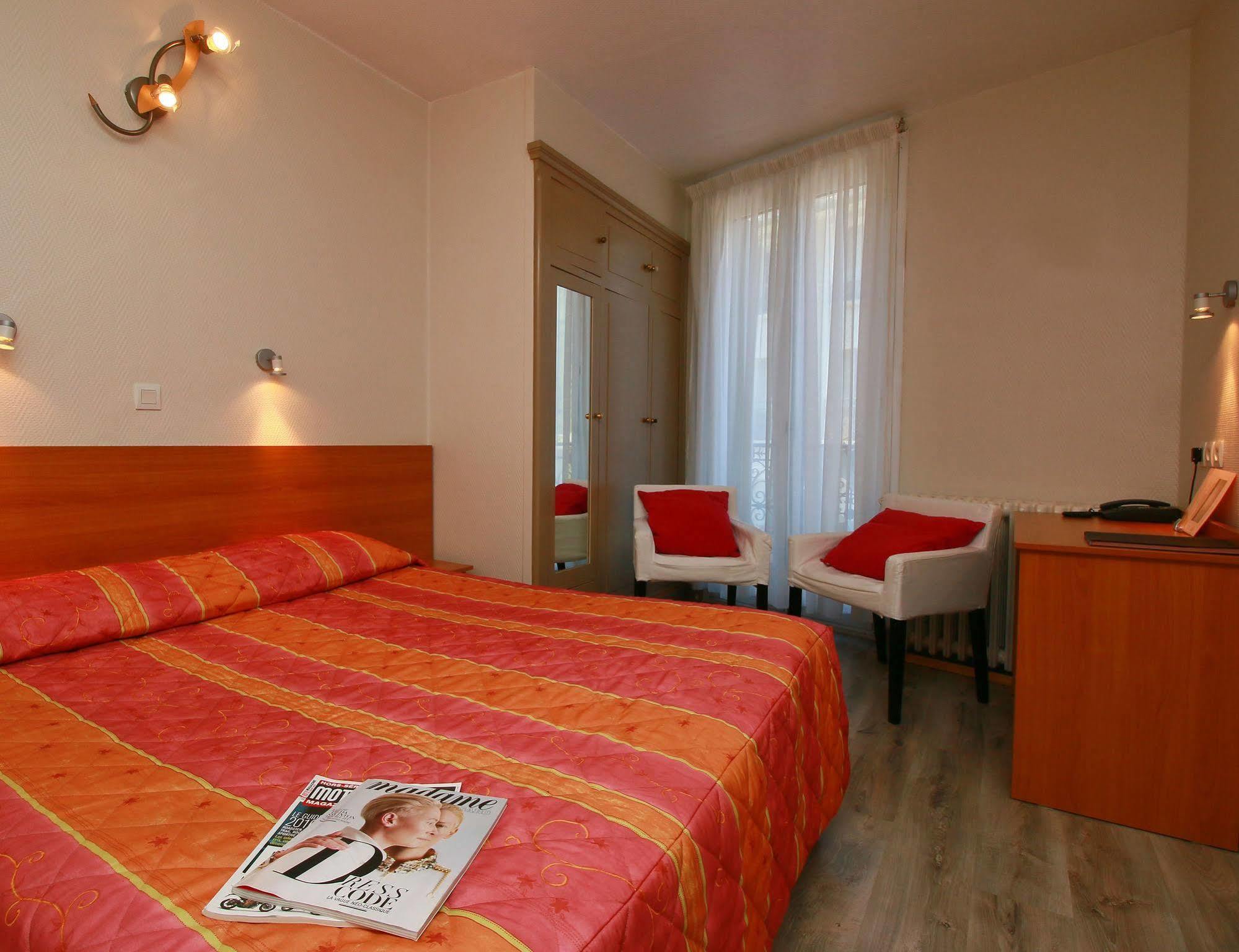 Hotel Panoramic Bagnères-de-Luchon Esterno foto