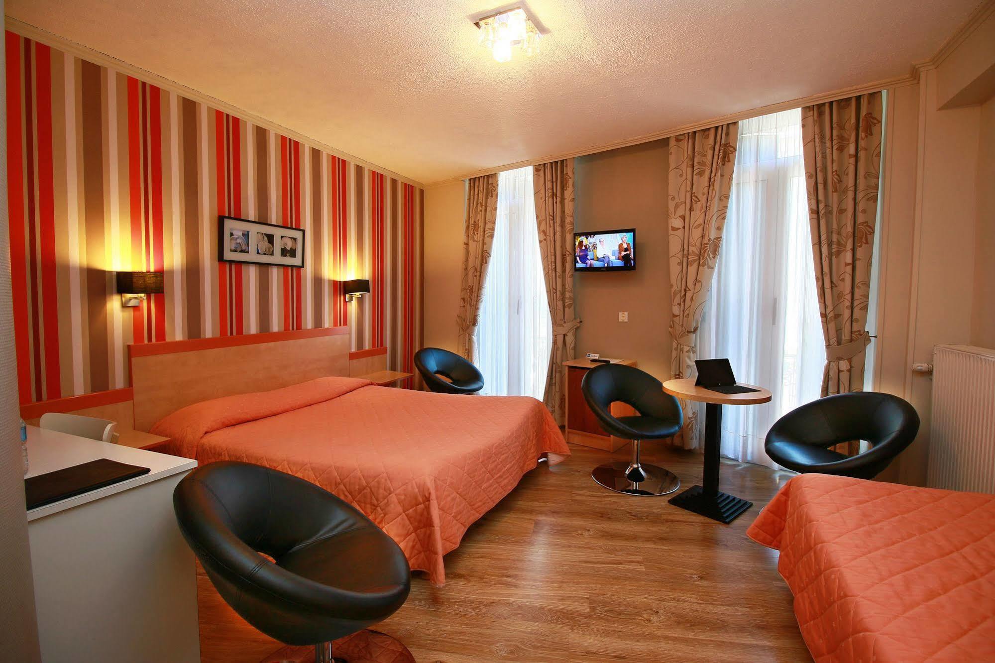 Hotel Panoramic Bagnères-de-Luchon Esterno foto