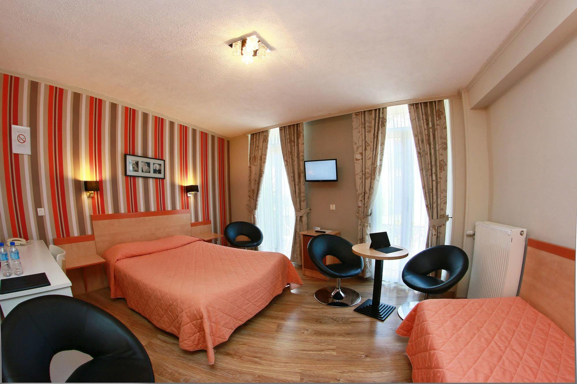 Hotel Panoramic Bagnères-de-Luchon Esterno foto